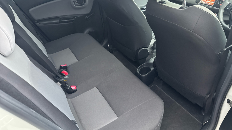 Toyota Yaris 1.33 VVT-i Design 5dr Petrol Hatchback